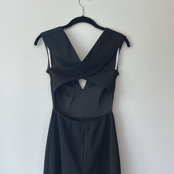 Lulu's Black Plunging V-Neck Jumpsuit - Picture 7 of 8